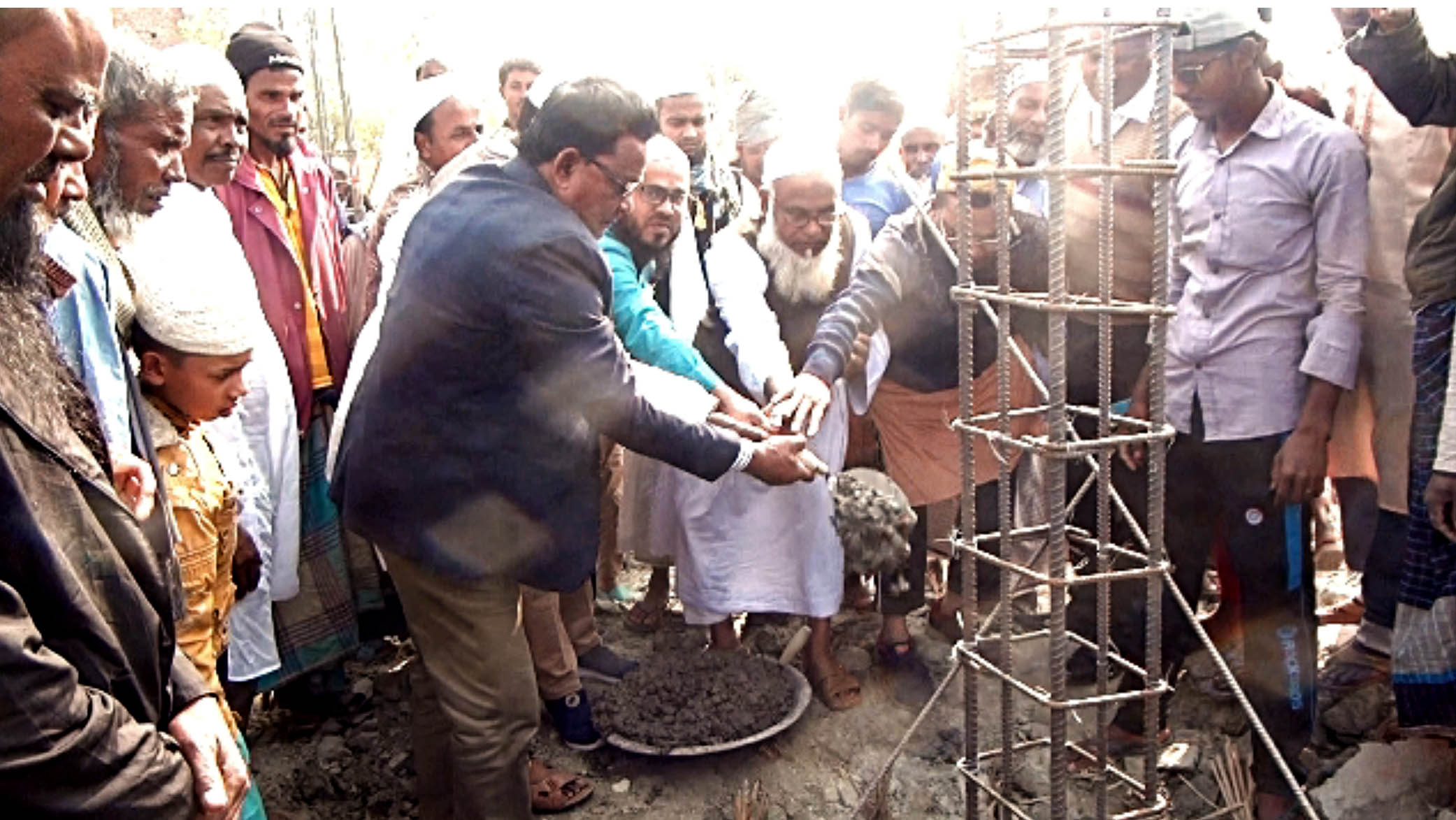 পাটিকাঘাট সুলতানপুরে আল-মদিনা মসজিদের নির্মান কাজের উদ্বোধন